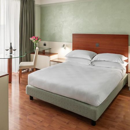 Best Western Hotel Leonardo Da Vinci Erba Eksteriør billede