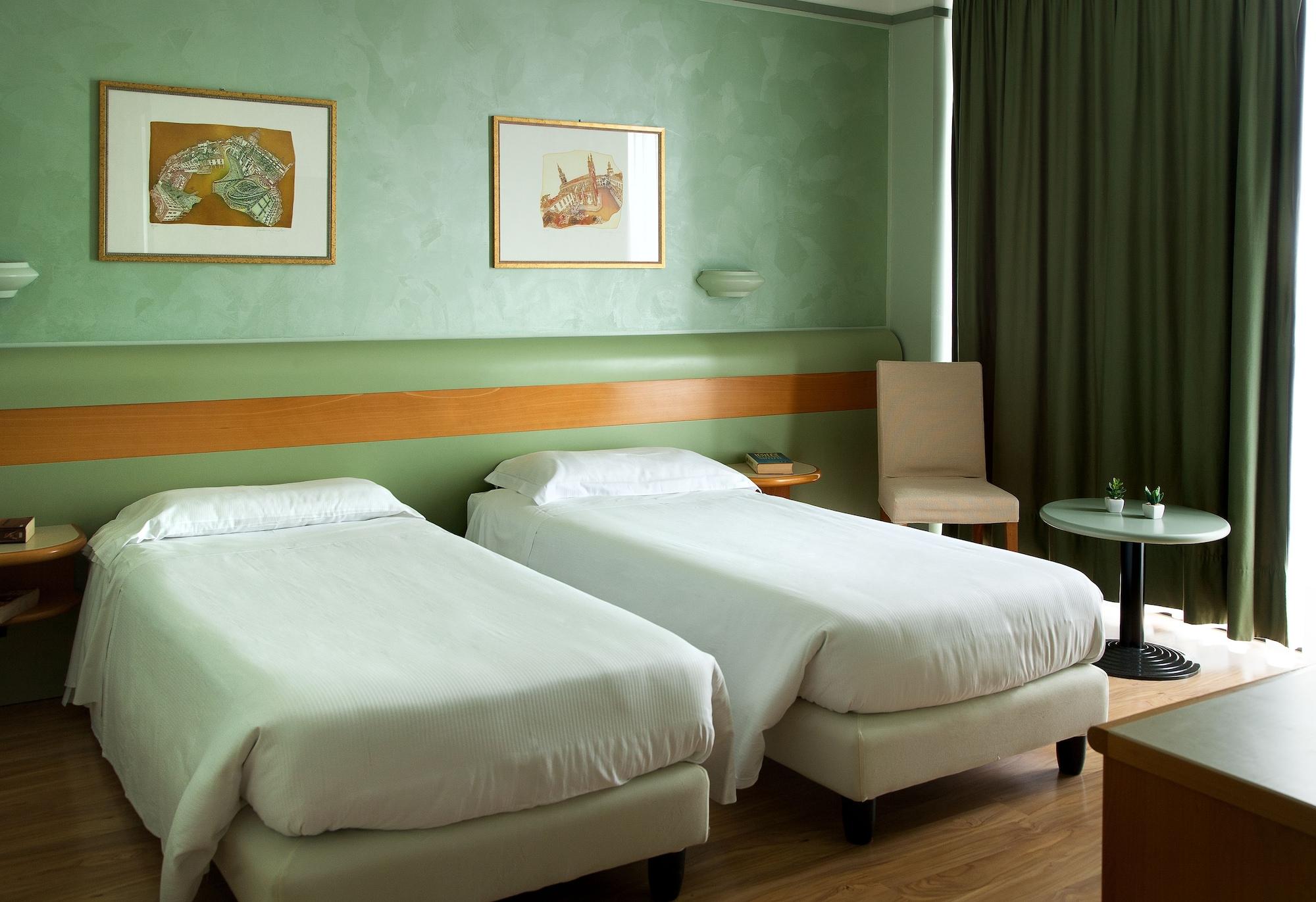 Best Western Hotel Leonardo Da Vinci Erba Eksteriør billede