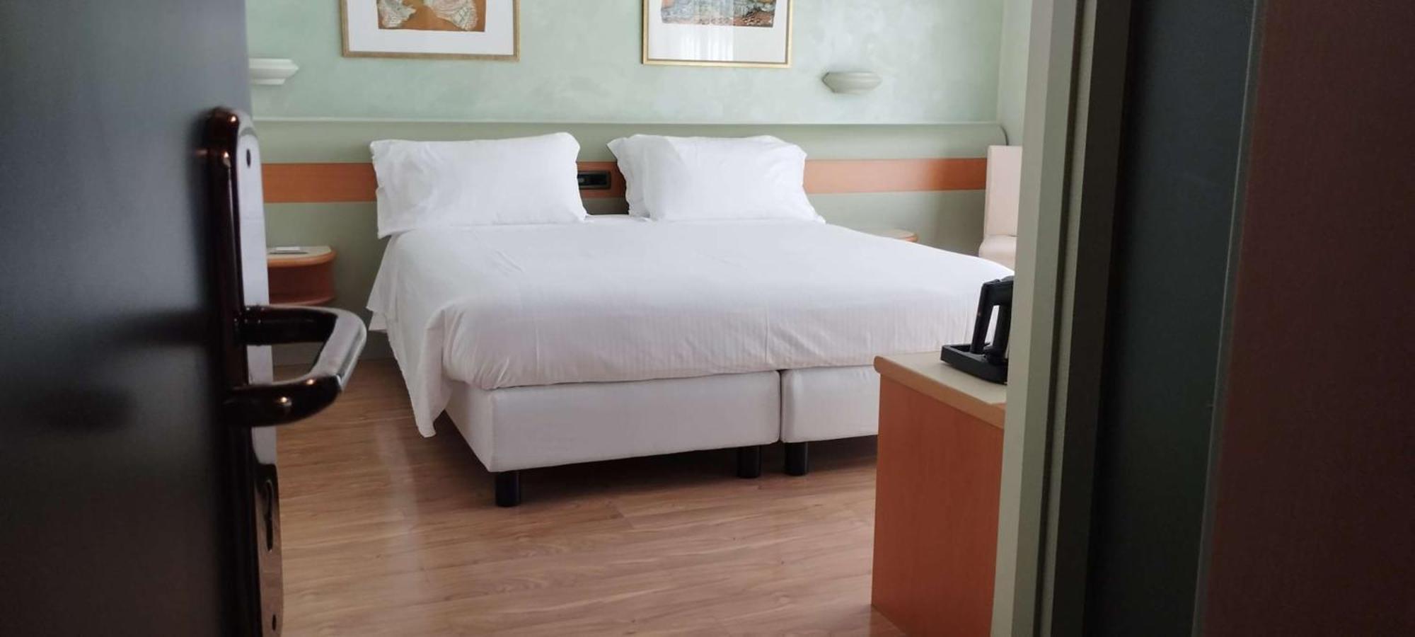 Best Western Hotel Leonardo Da Vinci Erba Eksteriør billede