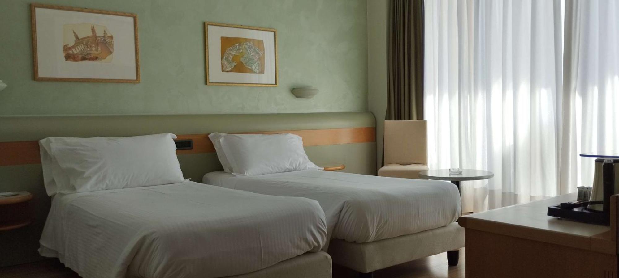 Best Western Hotel Leonardo Da Vinci Erba Eksteriør billede