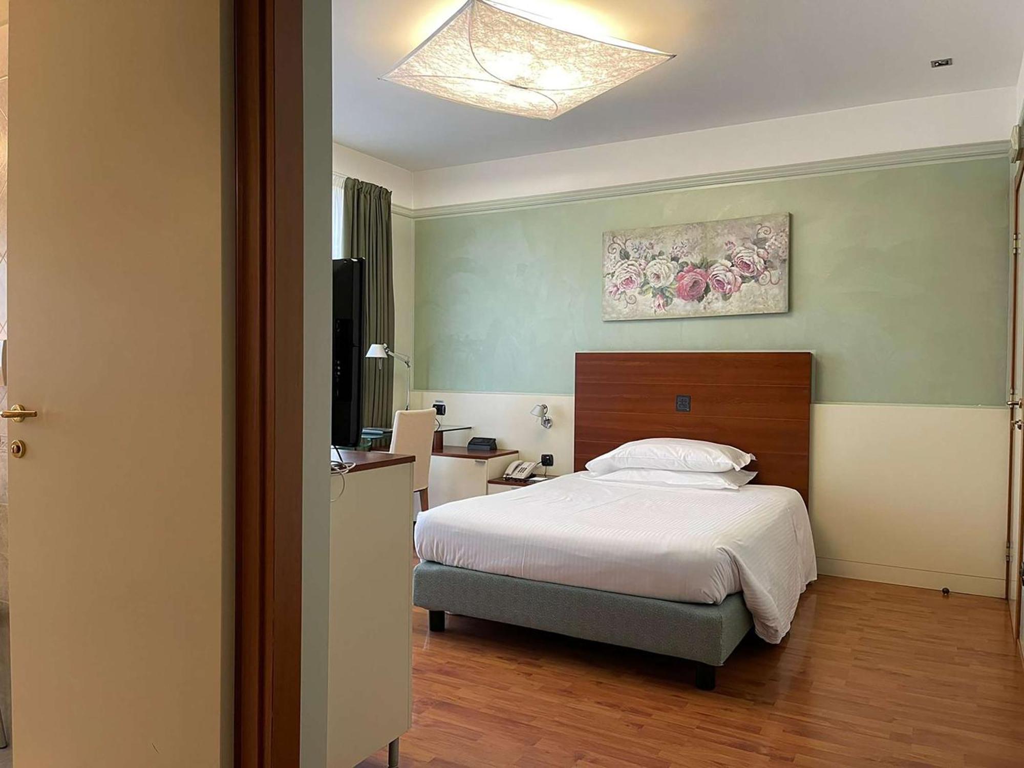 Best Western Hotel Leonardo Da Vinci Erba Eksteriør billede