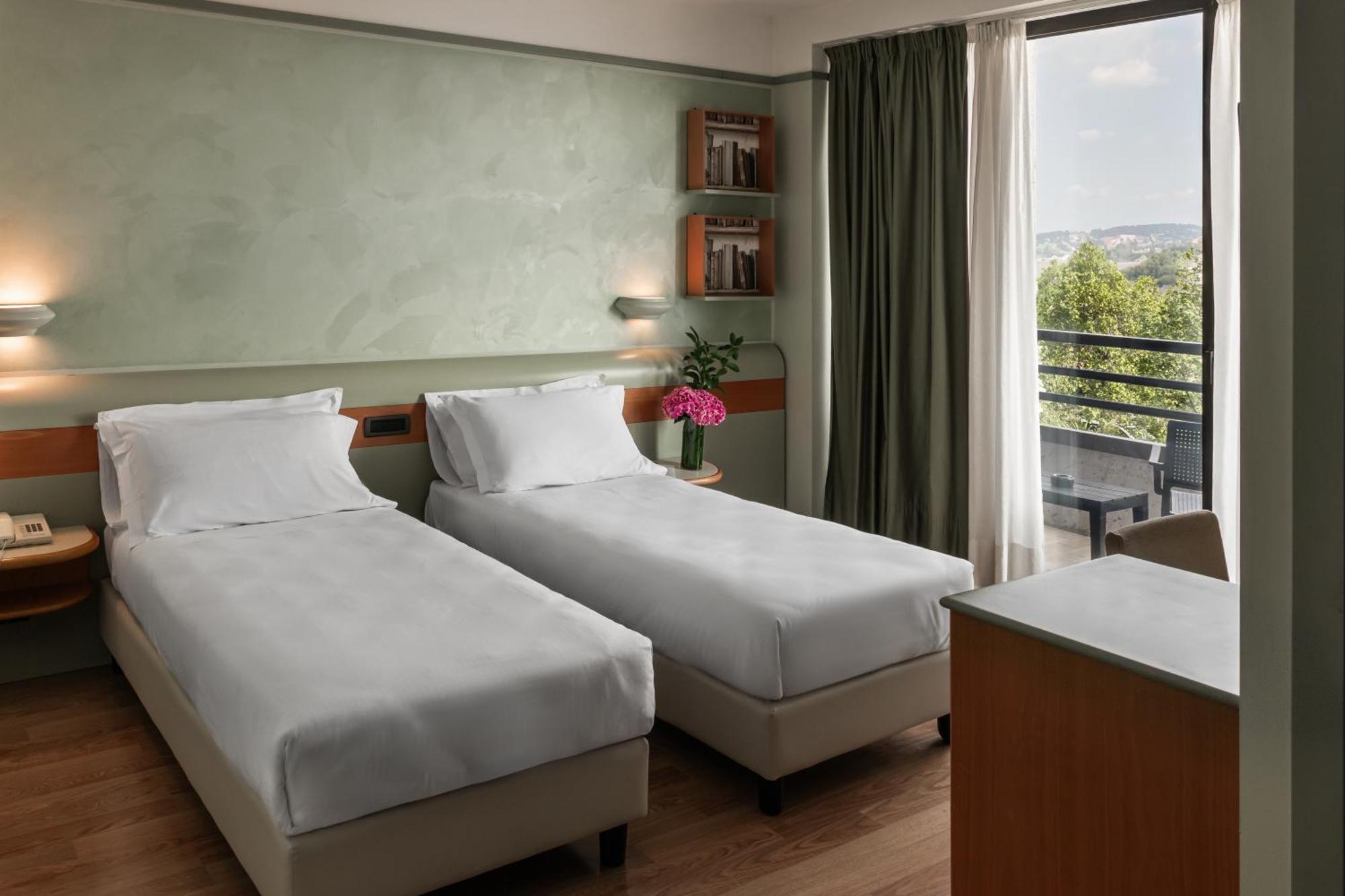 Best Western Hotel Leonardo Da Vinci Erba Eksteriør billede