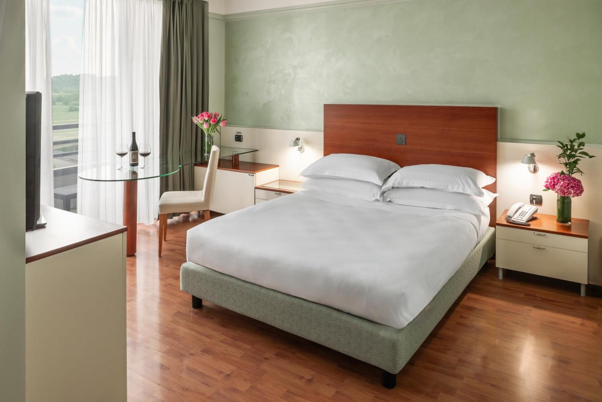 Best Western Hotel Leonardo Da Vinci Erba Eksteriør billede