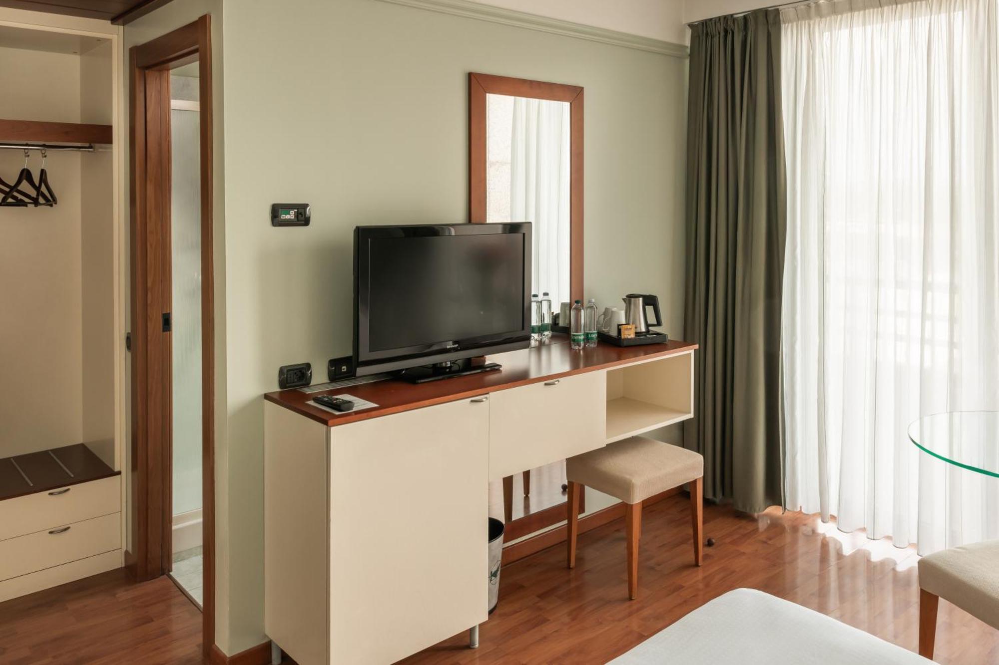 Best Western Hotel Leonardo Da Vinci Erba Eksteriør billede