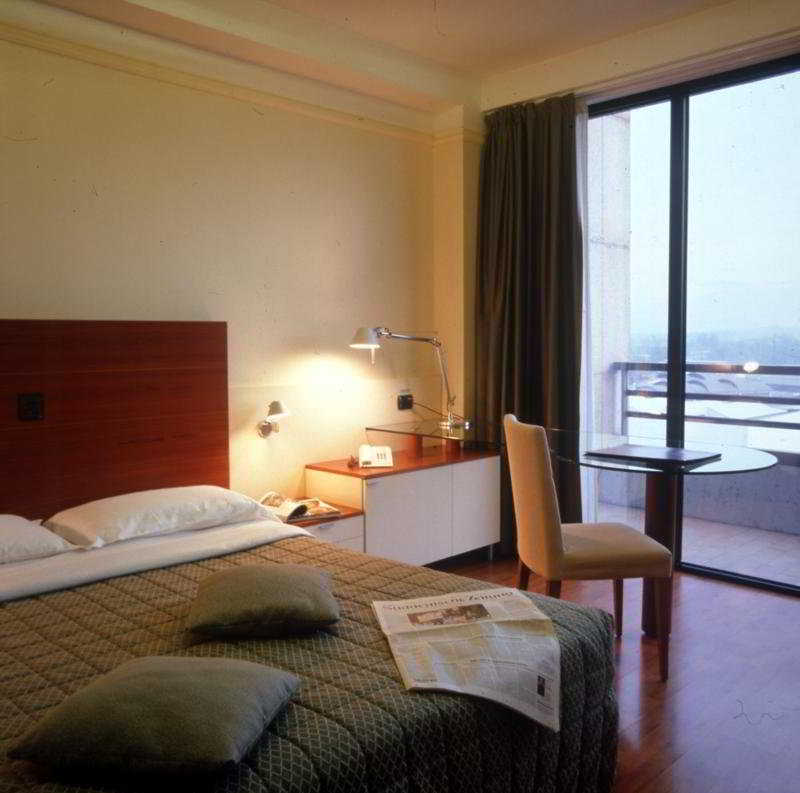 Best Western Hotel Leonardo Da Vinci Erba Eksteriør billede