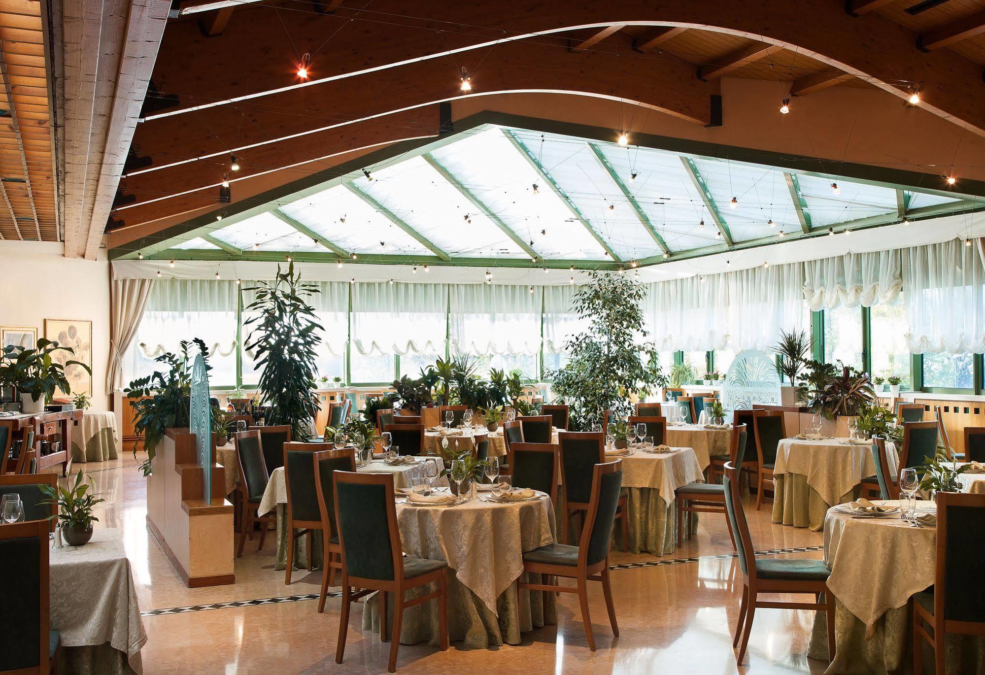 Best Western Hotel Leonardo Da Vinci Erba Eksteriør billede