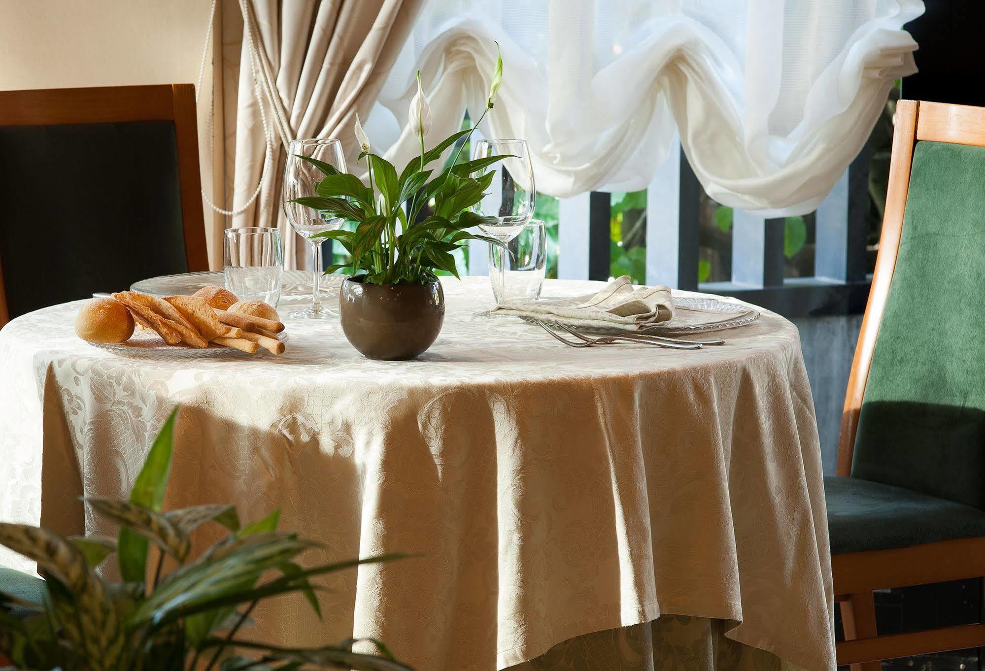 Best Western Hotel Leonardo Da Vinci Erba Eksteriør billede