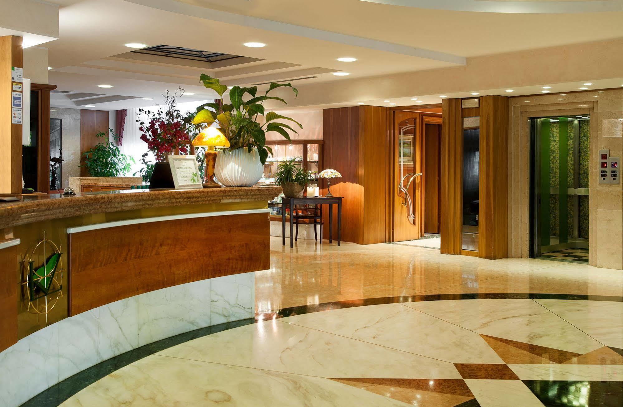 Best Western Hotel Leonardo Da Vinci Erba Eksteriør billede