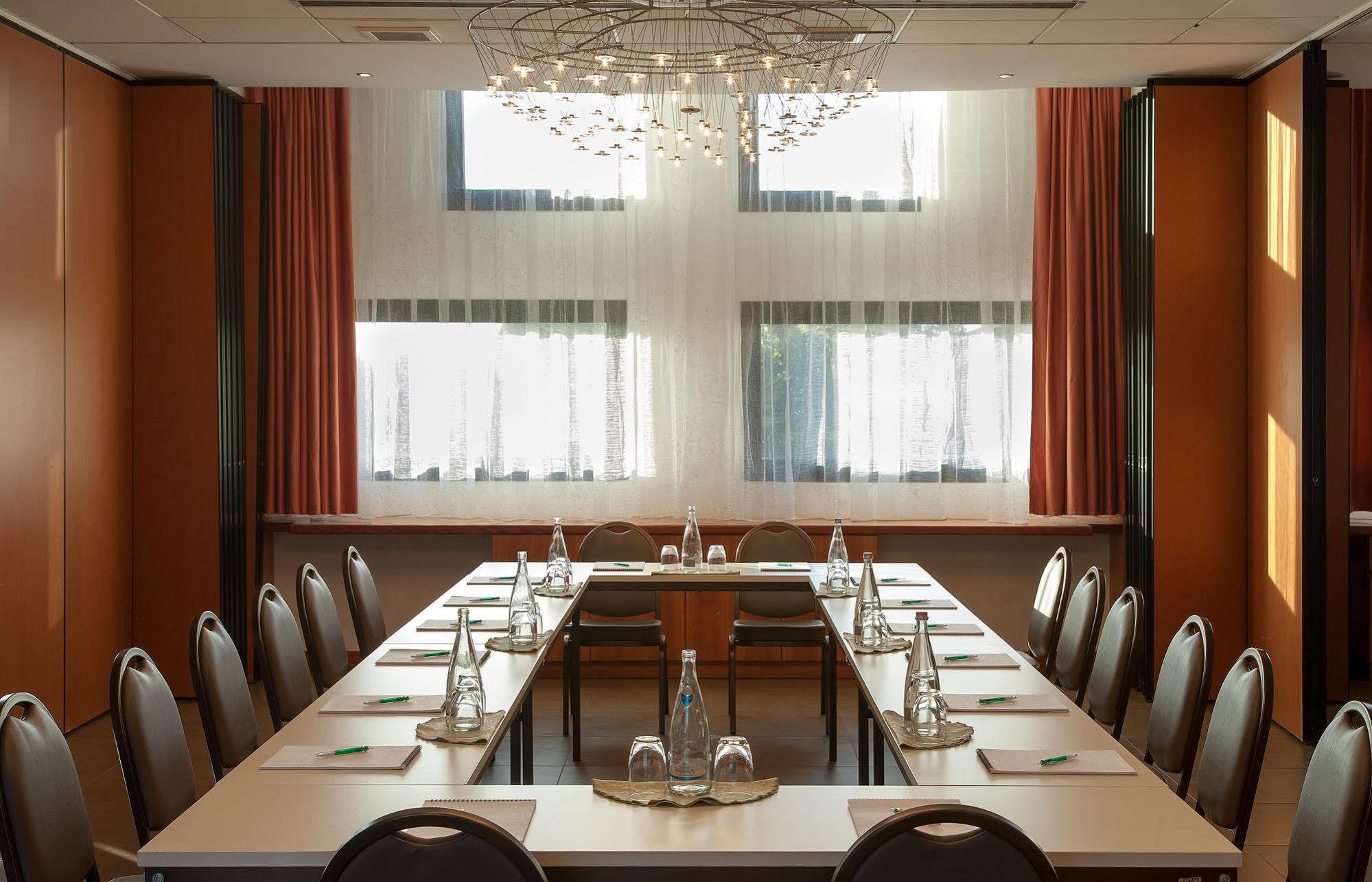 Best Western Hotel Leonardo Da Vinci Erba Eksteriør billede