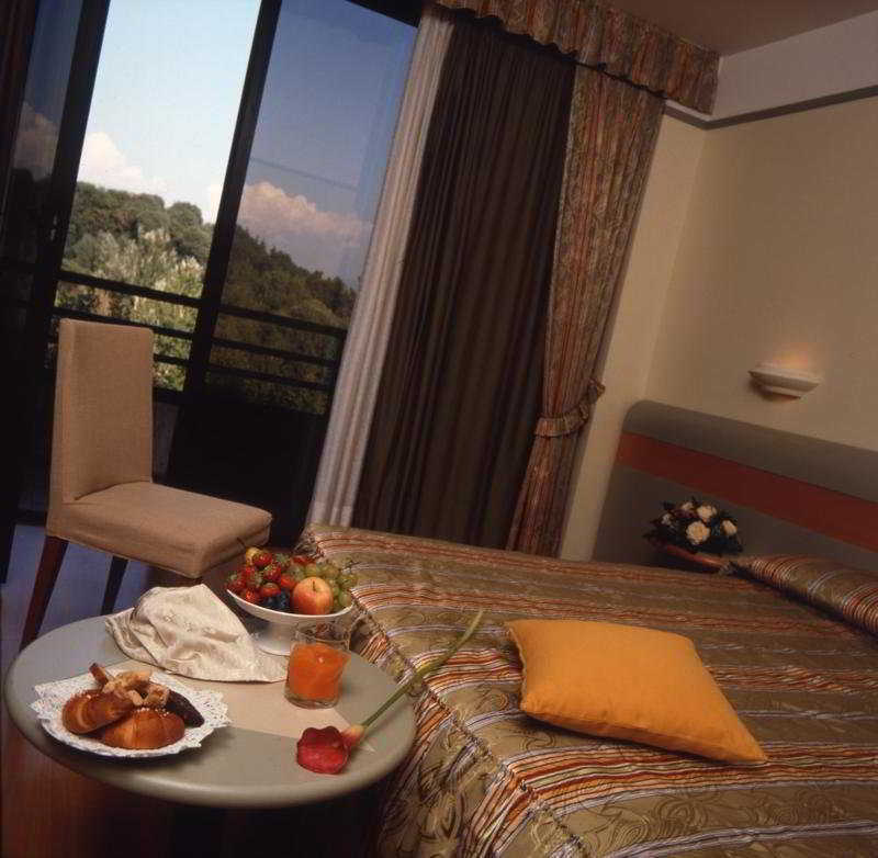 Best Western Hotel Leonardo Da Vinci Erba Eksteriør billede